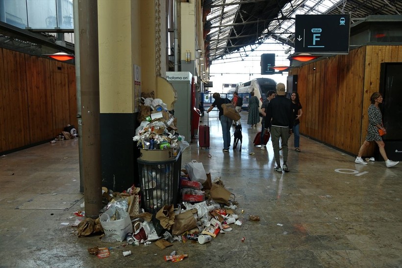 Saint-Charles çöp yuvası oldu! Fransa'da işçiler grevde - Resim: 19