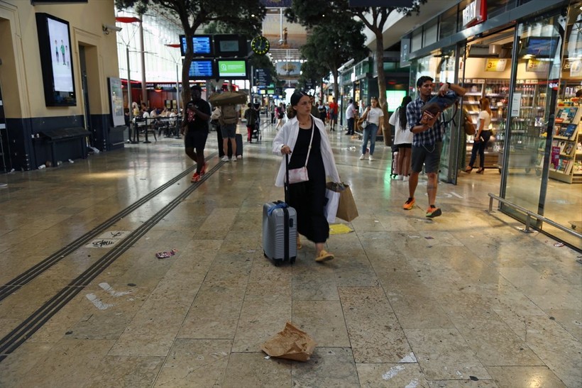 Saint-Charles çöp yuvası oldu! Fransa'da işçiler grevde - Resim: 20