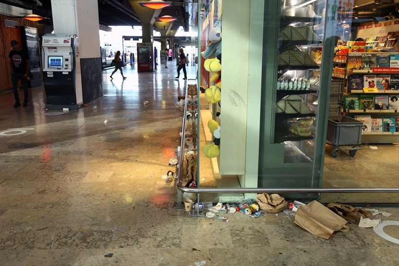 Saint-Charles çöp yuvası oldu! Fransa'da işçiler grevde - Resim: 21