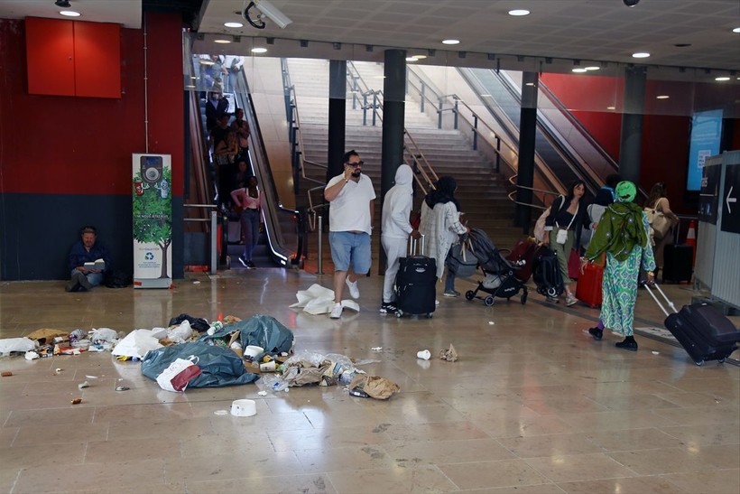 Saint-Charles çöp yuvası oldu! Fransa'da işçiler grevde - Resim: 27