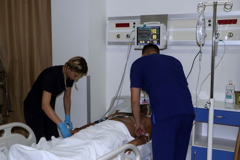Gaziantep'te hastanede skandal! Hasta yakınları acil serviste doktoru demir sopayla dövdü! O anlar kamerada - Resim: 4
