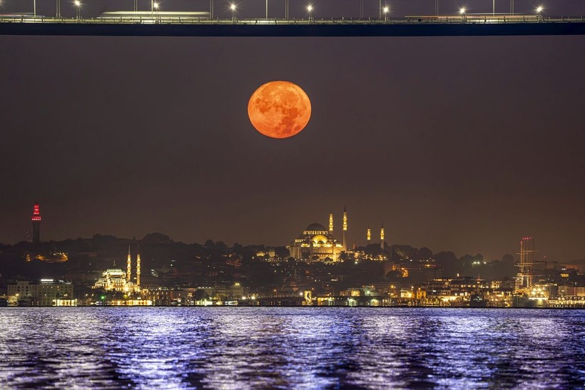 Mavi Ay olarak da bilinen Süper Ay İstanbul'da görsel şölen oluşturdu - Resim: 25