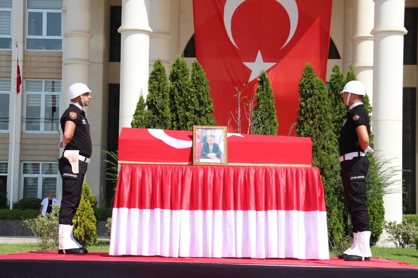 Kansere yenik düşen Gölcük Kaymakamı Yusuf Özdemir son yolculuğuna uğurlandı - Resim: 5
