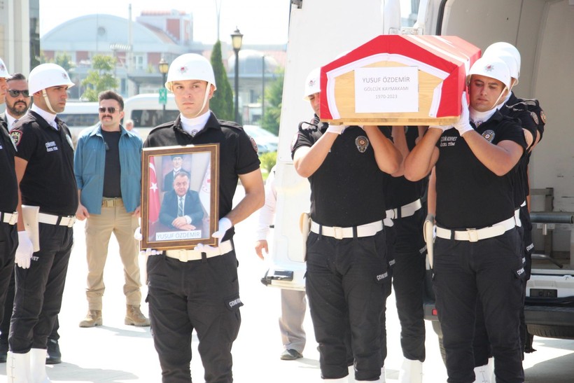 Kansere yenik düşen Gölcük Kaymakamı Yusuf Özdemir son yolculuğuna uğurlandı - Resim: 11