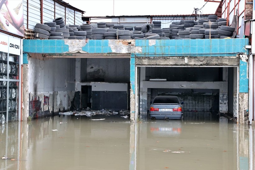 Karadeniz'i sel vurdu! Samsun'da hayat durdu - Resim: 5