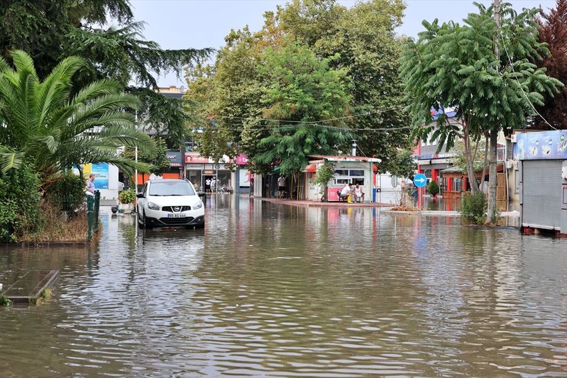 Karadeniz'i sel vurdu! Samsun'da hayat durdu - Resim: 7