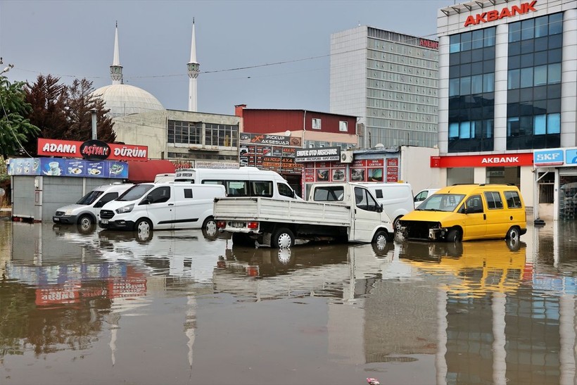 Karadeniz'i sel vurdu! Samsun'da hayat durdu - Resim: 8