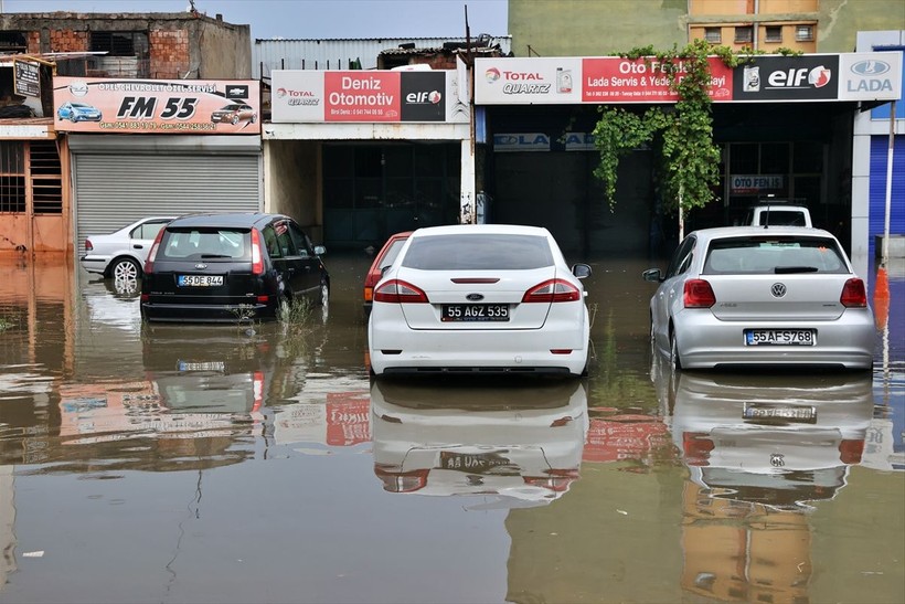 Karadeniz'i sel vurdu! Samsun'da hayat durdu - Resim: 9