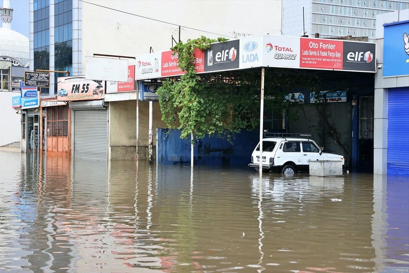 Karadeniz'i sel vurdu! Samsun'da hayat durdu - Resim: 10