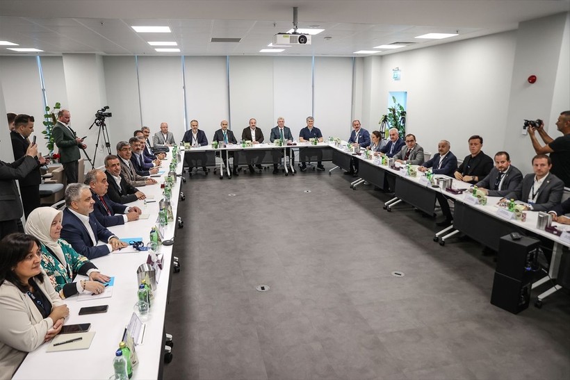 Togg tesisinde şaşırtan anlar! CHP'li vekillerden yerli araca tam not! 156 binlik filo talep ettiler - Resim: 23