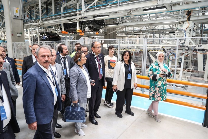 Togg tesisinde şaşırtan anlar! CHP'li vekillerden yerli araca tam not! 156 binlik filo talep ettiler - Resim: 19