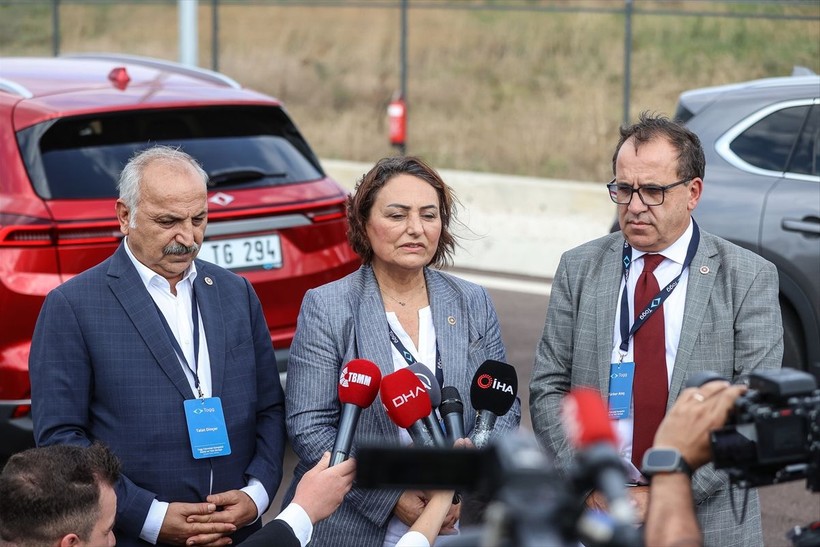 Togg tesisinde şaşırtan anlar! CHP'li vekillerden yerli araca tam not! 156 binlik filo talep ettiler - Resim: 14