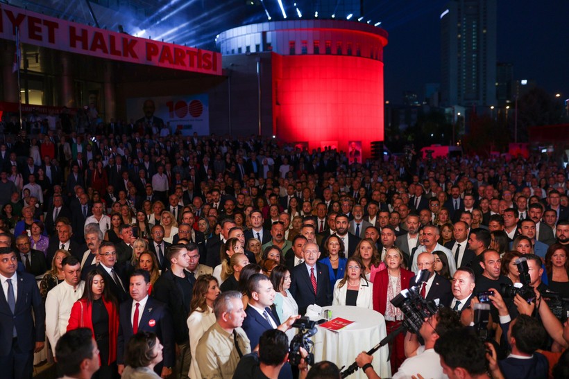 Ankara'daki kutlamalara katılmayan İBB Başkanı Ekrem İmamoğlu mesajını İstanbul'dan verdi: Vaadim net; CHP değişecek, Türkiye değişecek - Resim : 2