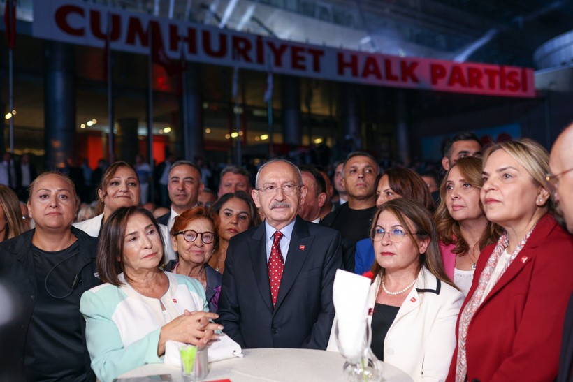 Ankara'daki kutlamalara katılmayan İBB Başkanı Ekrem İmamoğlu mesajını İstanbul'dan verdi: Vaadim net; CHP değişecek, Türkiye değişecek - Resim : 1