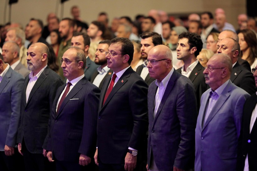 Ankara'daki kutlamalara katılmayan İBB Başkanı Ekrem İmamoğlu mesajını İstanbul'dan verdi: Vaadim net; CHP değişecek, Türkiye değişecek - Resim : 4