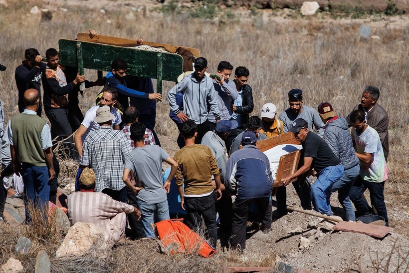 Fas'ı enkaza çeviren deprem! Göbek bağı kopmamış yenidoğan toprak altından çıkarıldı - Resim: 2