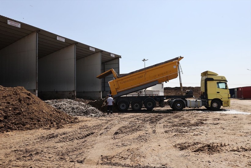 Gaziantep'teki dev tesiste hayvan tezeklerinden 4,5 megavatlık enerji üretiliyor - Resim: 15