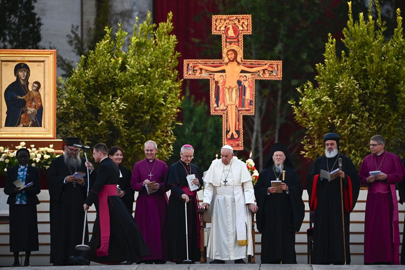Papa Francis'ten eşcinsellik açıklaması! Dünya basınında gündem oldu - Resim: 11