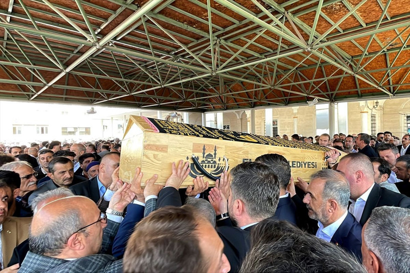 Kalp krizi nedeniyle hayatını kaybeden Eski AK Parti Elazığ Milletvekili Tahir Öztürk son yolculuğuna uğurlandı - Resim: 6