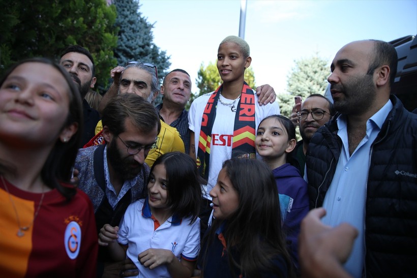Melissa Vargas'a Malatya'da onur belgesi verildi - Resim : 2