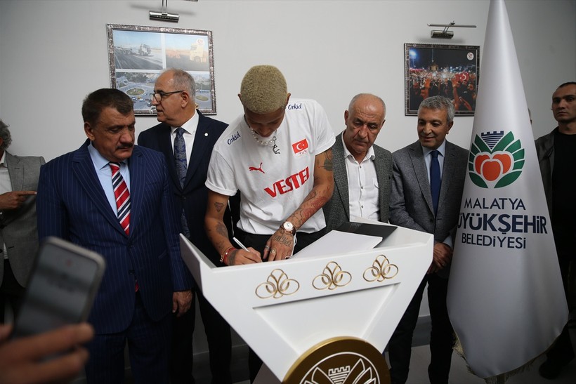 Melissa Vargas'a Malatya'da onur belgesi verildi - Resim : 4