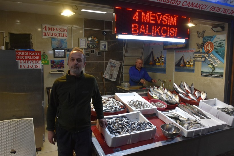 Trabzon'da rüzgar ve yağış nedeniyle balıkçılar denize açılamadı! Balık fiyatları arttı - Resim : 3