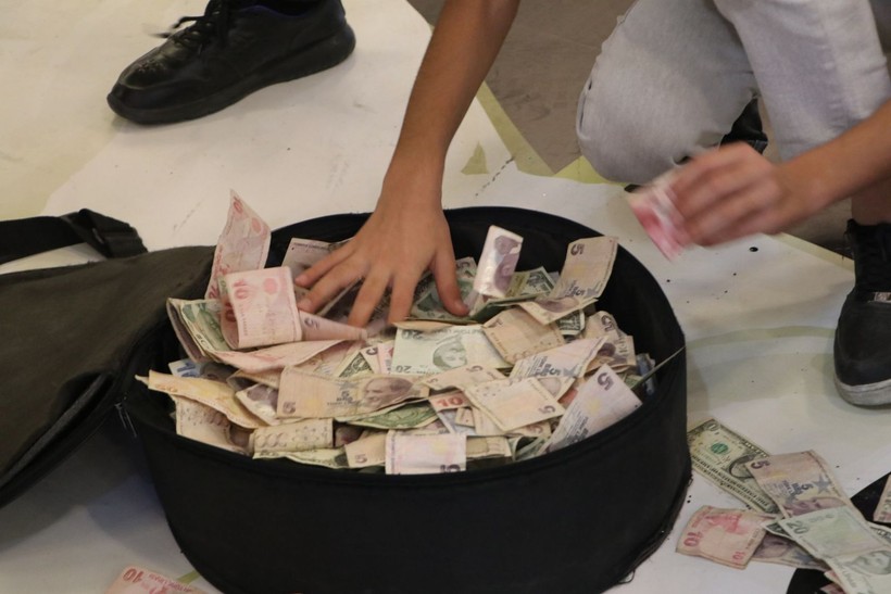 Bir aşiret düğünü klasiği! Yer: Şanlıurfa | Geline 7 kilo altın takıldı, dolarlar havada uçuştu - Resim: 9