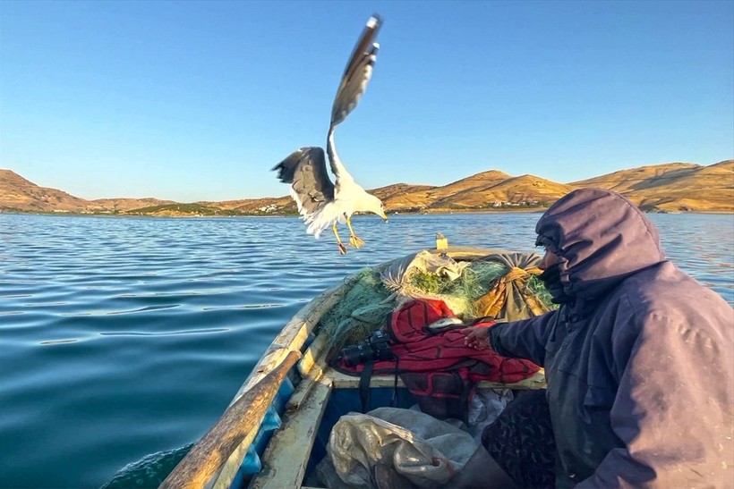 Denizsiz kentin balıkçı çifti! Hazar Gölü'nden ekmek çıkartıyorlar - Resim: 18