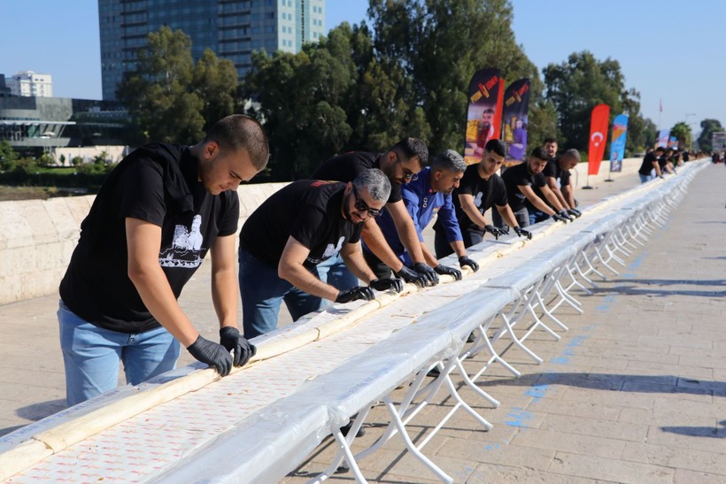 Adana’da Taşköprü üzerinde 320 metrelik ‘piton’ döner yapıldı! - Resim: 5