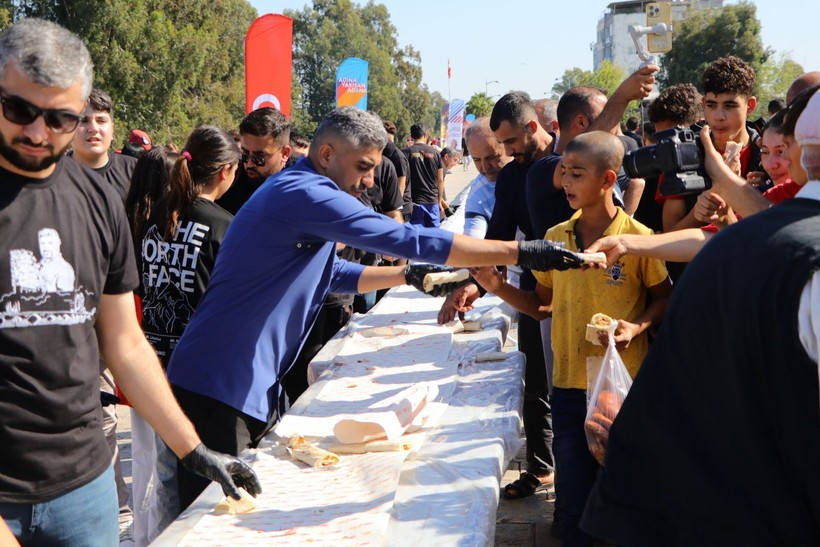 Adana’da Taşköprü üzerinde 320 metrelik ‘piton’ döner yapıldı! - Resim: 6