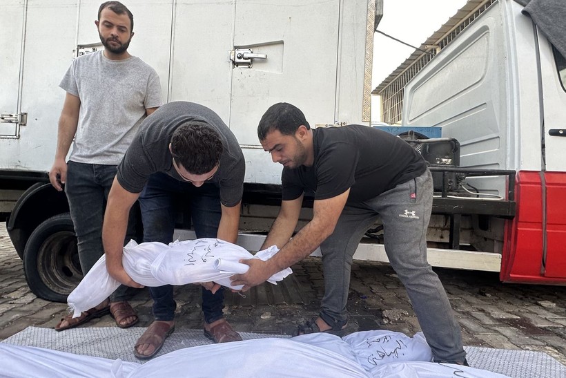 Katil İsrail Gazze'de can almaya devam ediyor! Minik bedenleri sırayla kefenlediler - Resim: 3