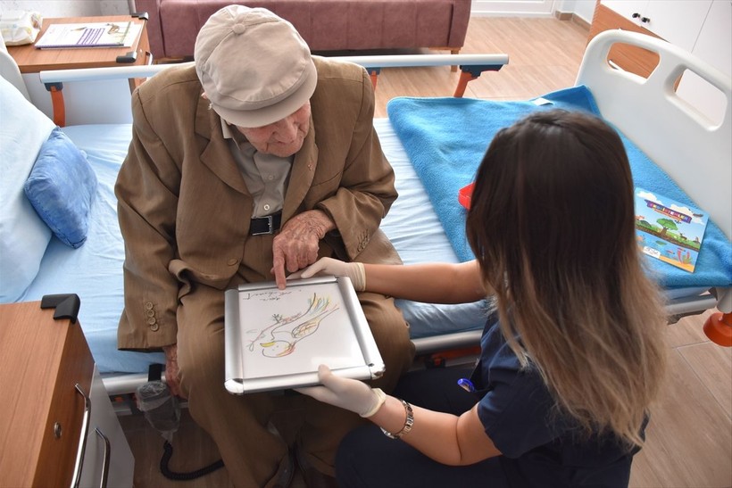 100 yaşındaki Mehmet amca Atatürk ile konuştuğu anı unutamıyor: Gülün, oynayın yalnız ağlamayın - Resim: 1