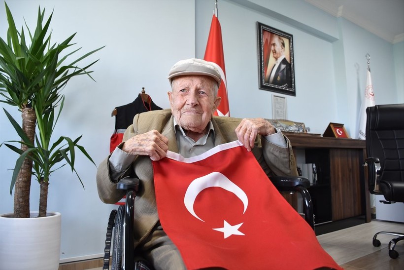 100 yaşındaki Mehmet amca Atatürk ile konuştuğu anı unutamıyor: Gülün, oynayın yalnız ağlamayın - Resim: 8