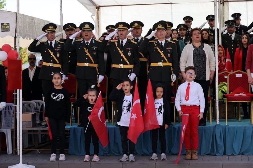 Türkiye iliklerine kadar Cumhuriyet'i kutluyor! Nereye baksan kırmızı-beyaz! 🤍❤️Meydanlarda 7'den 70'e 100. yıl coşkusu - Resim: 62