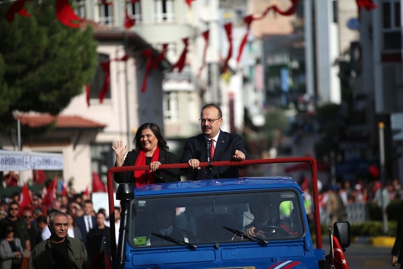 Türkiye iliklerine kadar Cumhuriyet'i kutluyor! Nereye baksan kırmızı-beyaz! 🤍❤️Meydanlarda 7'den 70'e 100. yıl coşkusu - Resim: 68
