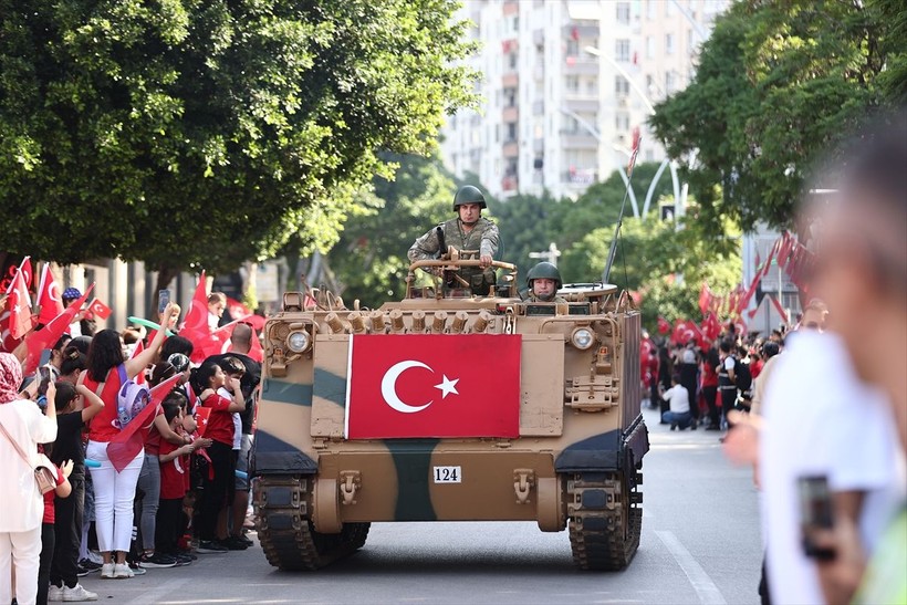 Türkiye iliklerine kadar Cumhuriyet'i kutluyor! Nereye baksan kırmızı-beyaz! 🤍❤️Meydanlarda 7'den 70'e 100. yıl coşkusu - Resim: 81
