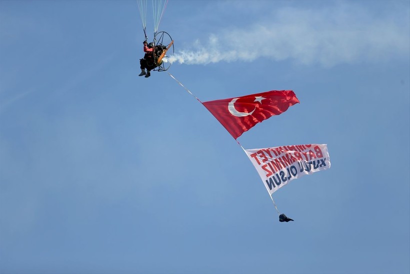 Türkiye iliklerine kadar Cumhuriyet'i kutluyor! Nereye baksan kırmızı-beyaz! 🤍❤️Meydanlarda 7'den 70'e 100. yıl coşkusu - Resim: 112