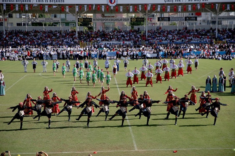 Türkiye iliklerine kadar Cumhuriyet'i kutluyor! Nereye baksan kırmızı-beyaz! 🤍❤️Meydanlarda 7'den 70'e 100. yıl coşkusu - Resim: 116