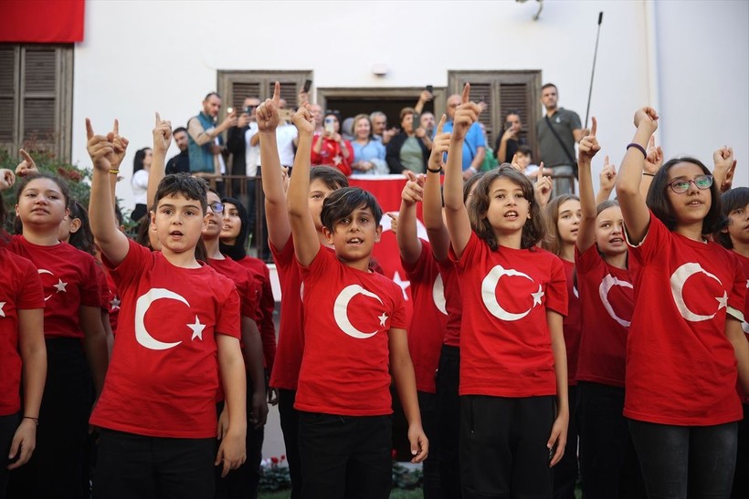Türkiye iliklerine kadar Cumhuriyet'i kutluyor! Nereye baksan kırmızı-beyaz! 🤍❤️Meydanlarda 7'den 70'e 100. yıl coşkusu - Resim: 126