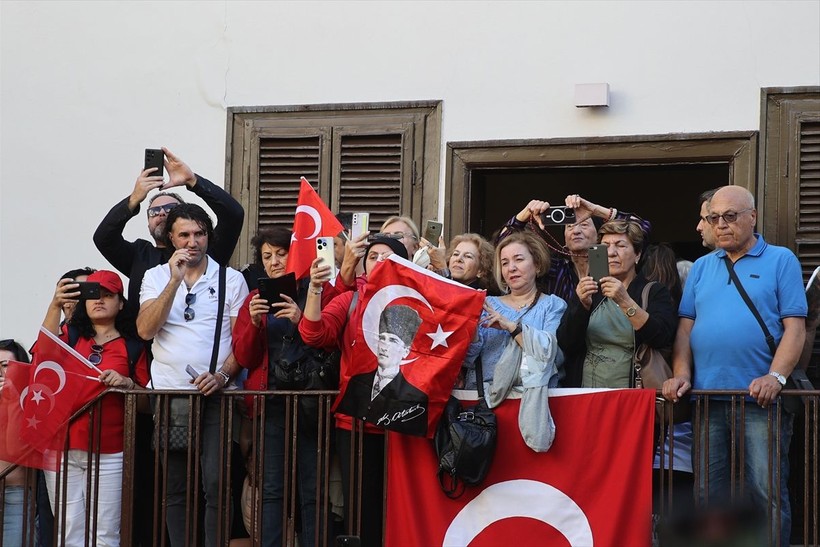 Türkiye iliklerine kadar Cumhuriyet'i kutluyor! Nereye baksan kırmızı-beyaz! 🤍❤️Meydanlarda 7'den 70'e 100. yıl coşkusu - Resim: 129