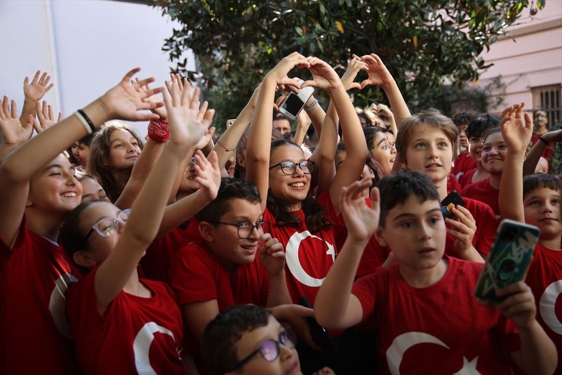 Türkiye iliklerine kadar Cumhuriyet'i kutluyor! Nereye baksan kırmızı-beyaz! 🤍❤️Meydanlarda 7'den 70'e 100. yıl coşkusu - Resim: 135