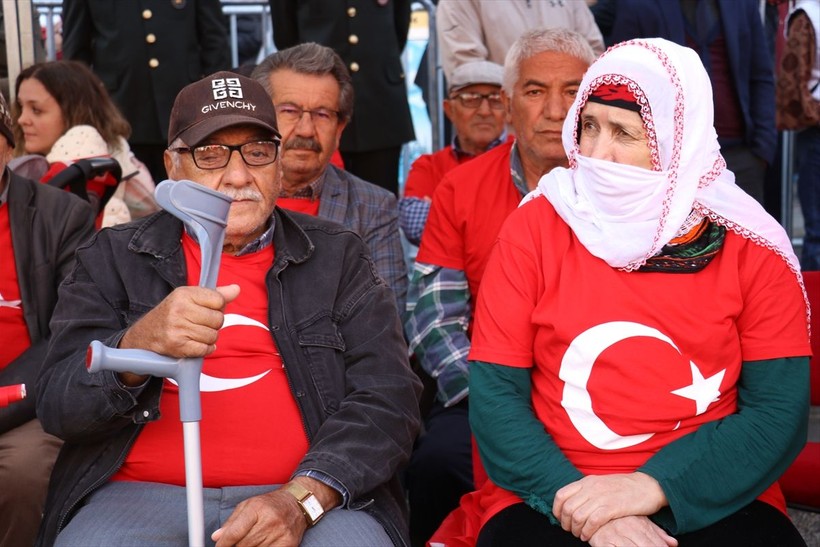 Türkiye iliklerine kadar Cumhuriyet'i kutluyor! Nereye baksan kırmızı-beyaz! 🤍❤️Meydanlarda 7'den 70'e 100. yıl coşkusu - Resim: 136