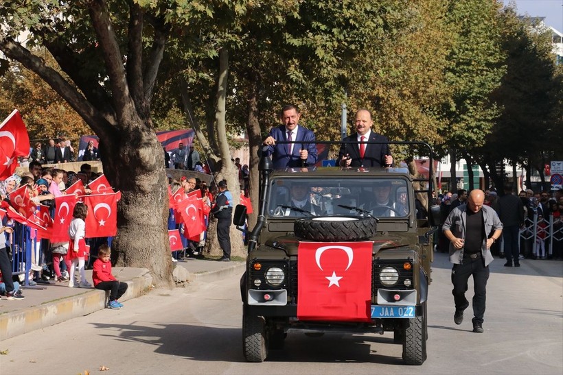 Türkiye iliklerine kadar Cumhuriyet'i kutluyor! Nereye baksan kırmızı-beyaz! 🤍❤️Meydanlarda 7'den 70'e 100. yıl coşkusu - Resim: 165