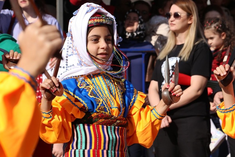 Türkiye iliklerine kadar Cumhuriyet'i kutluyor! Nereye baksan kırmızı-beyaz! 🤍❤️Meydanlarda 7'den 70'e 100. yıl coşkusu - Resim: 170