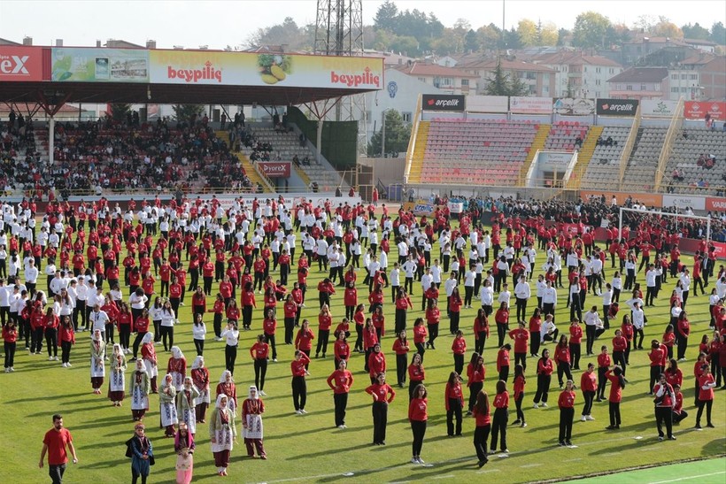 Türkiye iliklerine kadar Cumhuriyet'i kutluyor! Nereye baksan kırmızı-beyaz! 🤍❤️Meydanlarda 7'den 70'e 100. yıl coşkusu - Resim: 221