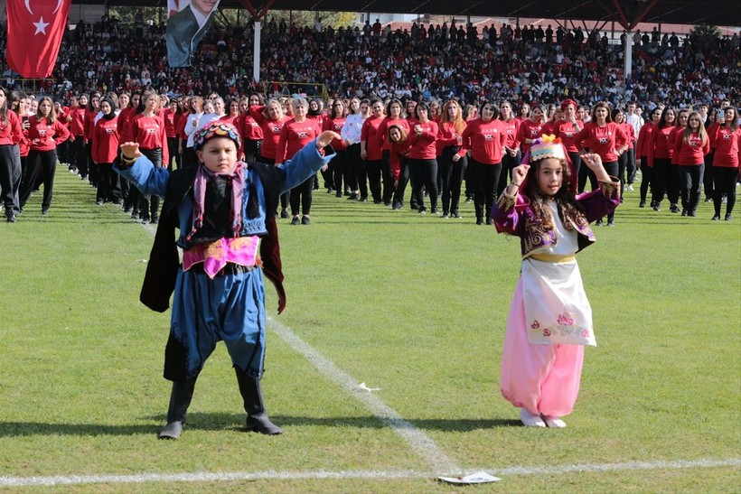 Türkiye iliklerine kadar Cumhuriyet'i kutluyor! Nereye baksan kırmızı-beyaz! 🤍❤️Meydanlarda 7'den 70'e 100. yıl coşkusu - Resim: 222