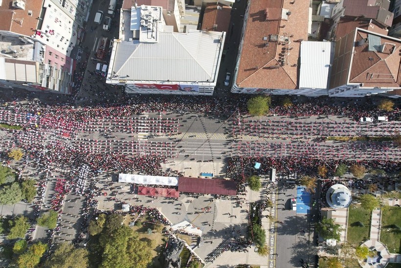 Türkiye iliklerine kadar Cumhuriyet'i kutluyor! Nereye baksan kırmızı-beyaz! 🤍❤️Meydanlarda 7'den 70'e 100. yıl coşkusu - Resim: 282