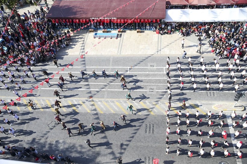 Türkiye iliklerine kadar Cumhuriyet'i kutluyor! Nereye baksan kırmızı-beyaz! 🤍❤️Meydanlarda 7'den 70'e 100. yıl coşkusu - Resim: 283