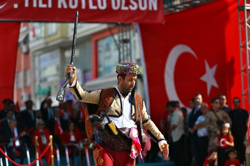 Türkiye iliklerine kadar Cumhuriyet'i kutluyor! Nereye baksan kırmızı-beyaz! 🤍❤️Meydanlarda 7'den 70'e 100. yıl coşkusu - Resim: 417