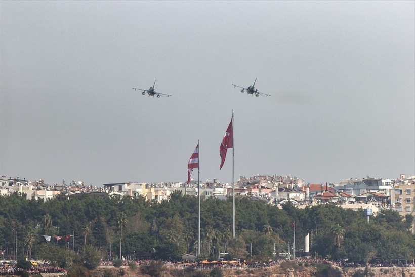 Türkiye iliklerine kadar Cumhuriyet'i kutluyor! Nereye baksan kırmızı-beyaz! 🤍❤️Meydanlarda 7'den 70'e 100. yıl coşkusu - Resim: 434